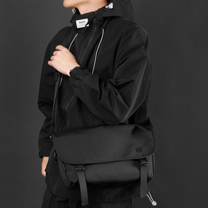Sac bandoulière carré grande capacité en nylon pour homme, sac messager professionnel multi-poches avec fermeture éclair - Product Image 4
