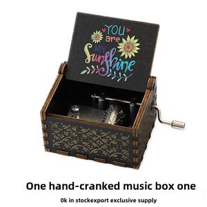 Caja Musical <span class=keywords><strong>de</strong></span> Madera con Diseño Clásico Tallado <span class=keywords><strong>de</strong></span> Ocho Notas, Adorno <span class=keywords><strong>de</strong></span> Madera <span class=keywords><strong>de</strong></span> Pino MDF con Manivela, Letrero <span class=keywords><strong>de</strong></span> Pared, Regalo Artesanal <span class=keywords><strong>de</strong></span> Navidad - Product Image 5