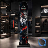 Snowboard tout-terrain robuste et durable pour les skieurs adultes, avec des graphismes floraux post-apocalyptiques et un profil flexible bidirectionnel