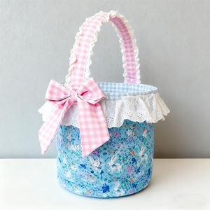 Vente en gros Paniers de Pâques avec nœud à volants vichy Panier de Pâques vide pour enfants avec broderie lapin - Product Image 1