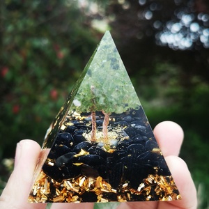 Piramide di Orgonite perle di cristallo viola naturale Reiki <span class=keywords><strong>Chakra</strong></span> 60mm generatore piramide Orgonite energia - Product Image 2