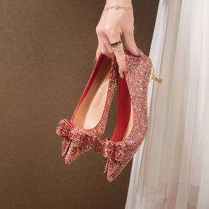 Nouvelle tendance mode estivale : Chaussure de mariage chinoise rouge grande taille pour femme, avec paillettes et talon fin pointu - Product Image 4