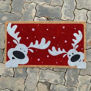Paillasson de Noël en forme de renne, en fibre de coco, rectangulaire, pour extérieur, rouge avec motif blanc, emballage individuel - Product Image 1
