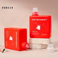 Bouteille en HDPE de 800 ml pour lessive ou nettoyant pour sols, avec pompe doseuse ou bouchon à vis avec bec verseur.