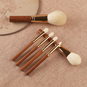 Juego de 6 Brochas de Maquillaje con Mango de Madera, Cerdas de Lana, Forma Redonda, para Aplicación de Base, Hecho en Cangzhou - Product Image 1