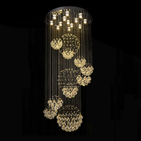 Grand lustre en cristal hélicoïdal avec sphères en cascade, hauteur réglable, lumière LED chaude pour la décoration de hôtels de luxe et de halls d'entrée