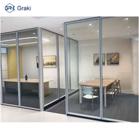 Cloison de séparation panoramique Graki 90 mm en aluminium et verre avec isolation acoustique et design durable pour les espaces de bureau modernes et les écoles