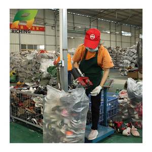 Cao cấp tiết kiệm Giày thể thao mang nhãn hiệu Bale của sử dụng thứ hai tay bóng đá bóng đá Giày người đàn ông bán buôn bó của Cổ Phiếu sử dụng giày - Product Image 1