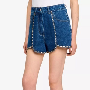 Vente d'usine : Short en jean taille haute bleu délavé avec strass, extensible, pour femme, idéal pour l'été - Product Image 2