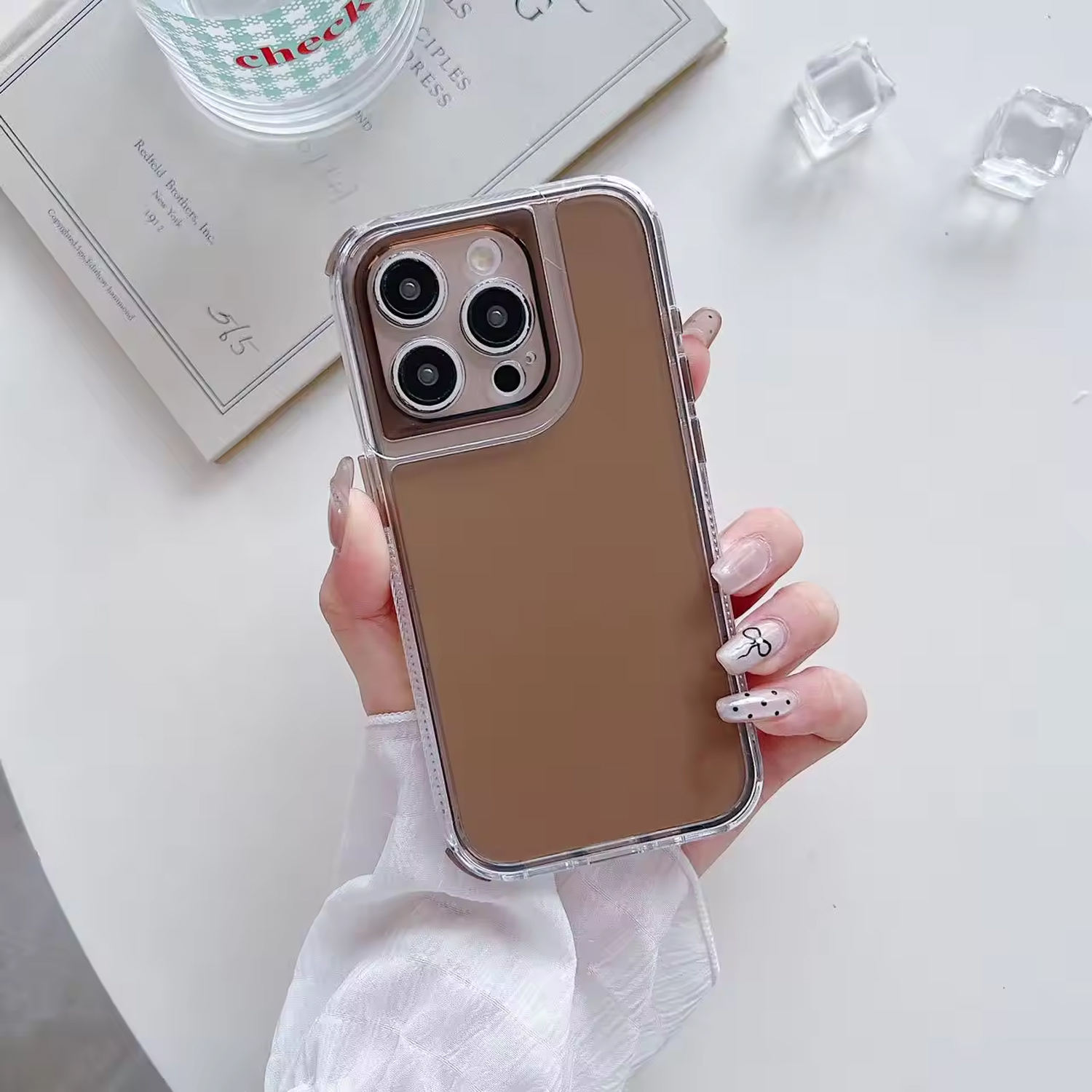 สีน้ำตาล