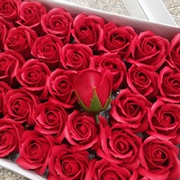 Cadeau DIY Saint-Valentin Mariage Décoration Maison Bouquet de Roses Artificielles Faites à la Main Fleurs en Savon Têtes de Roses à 3 Couches