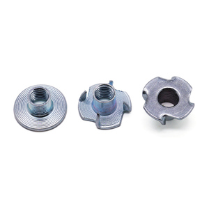 Écrou en T à quatre griffes métrique M6 en acier au carbone poli galvanisé, sur mesure OEM, pour applications de meubles - Product Image 2