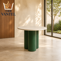 Table d'appoint ronde moderne pour hôtel avec plateau blanc et base en piédestal vert pour hall, salon, café, villa