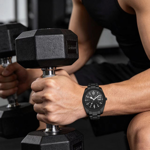 Montres en gros pour hommes à prix abordable, montre-bracelet à quartz personnalisable avec logo pour hommes, montre à cadran avec couronne « Qui s'en soucie, je suis déjà en retard » - Product Image 5