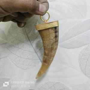 Colgante de Piedra Negra Natural con Anillos de Latón, Amuleto de Joyería Ecológico Tallado con Estilo de Diente Tribal de Ángel para Hacer Collares - Product Image 5