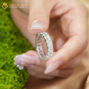 Anillo de Compromiso de Lujo Unisex Chapado en Oro de 18k, 14k, 10k con Diamante Cultivado en Laboratorio IGI de 5-10CT Personalizado por Goldleafgem, Esmeralda VVS VS DEF - Product Image 2