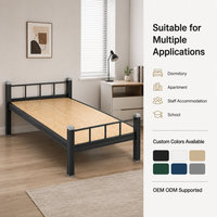Lit simple en métal de 1000 mm de large, cadre en acier noir avec base plate en bois pour dortoir, appartement, auberge, logement du personnel et chambre à coucher