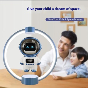 นาฬิกาปลุก LED Maglev รูปทรงบาร์บาร์ในบ้านสมัยใหม่ พร้อมลำโพงนักบินอวกาศสุดสร้างสรรค์ โคมไฟตั้งโต๊ะ สำหรับนักเรียน มาตรฐาน IP44 - Product Image 3