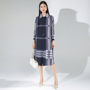Vestido Miyake Midi para Mujer Madura, Tejido Ecológico, Plisado, Estampado Vintage a Rayas, Corte Regular, Talla Grande, Cierre de un Solo Botón - Product Image 6