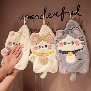 ผ้าเช็ดมือรูปแมวนำโชคสุดน่ารัก 23x20 ซม. ผ้าขนแกะปะการัง แห้งเร็ว ผ้าเช็ดตัวแขวนในห้องน้ำหรือห้องครัว - Product Image 1