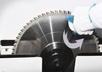 Scie à panneaux verticale CNC KDT KS-828C pour la découpe de panneaux MDF, contrôlée par PLC, longueur de pièce maximale 2830 mm, puissance 25 kW