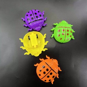Venta al por mayor directa de fábrica: Coche de juguete de plástico con diseño de mariquita, mini vehículo de retroceso para niños, OEM ODM, logotipo personalizado - Product Image 3