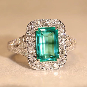 Anello vintage con smeraldo quadrato per donna, elegante gioiello da anniversario - Product Image 1