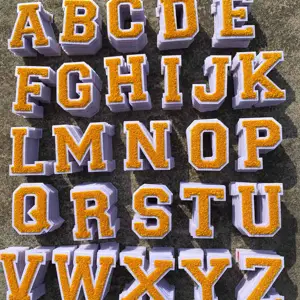Parches adhesivos coloridos de chenilla para A-Z, letras del alfabeto personalizadas, al por mayor