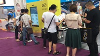 Ascenseur XY refroidissant le distributeur automatique de cupcake et le distributeur automatique de gâteau de boîte cadeau de macarons