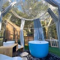 Hébergement d'isolation acoustique pour l'observation des étoiles hôtel sphérique personnalisé géodésique polycarbonate glamping bulle maison dôme tente