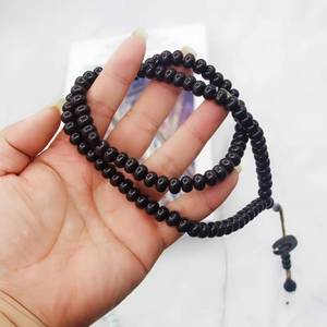 ลูกประคำเรซิ่นทรงกลมขนาด 8 มม. ลายแอปเปิ้ล แบบเอธนิค ยี่ห้อ YASEEN จำนวน 99 เม็ด พร้อมพู่ห้อย ดีไซน์ดาวและพระจันทร์ สำหรับการสวดมนต์อิสลาม - Product Image 1