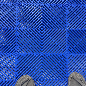 Revêtement de sol en PP à emboîtement pour applications extérieures, résistant à la circulation intense, antirouille, dalles modulaires - Product Image 1