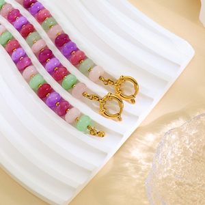 Elegante Conjunto de Joyería de Vacaciones con Collar y Pulsera de Cuentas de Piedra Natural Arcoíris, con Cierre de Resorte Chapado en Oro sobre Acero Inoxidable - Product Image 4