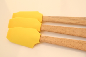 Ustensile de cuisine résistant à la chaleur, mini spatule en silicone, cuillère à mélanger, manche en bois de hêtre, grattoir pour pâtisserie, logo disponible - Product Image 3