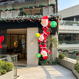 Décoration de Noël de 2,4 mètres avec trois personnes âgées grimpant sur murs et fenêtres, accessoires de décoration pour scène de centre commercial - Product Image 3