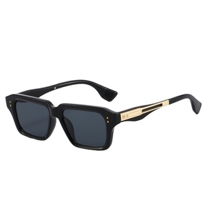 Gafas de Sol de Moda Europea y Americana 2025, Lentes con Marco Cuadrado de Metal y Protección UV400 - Product Image 1