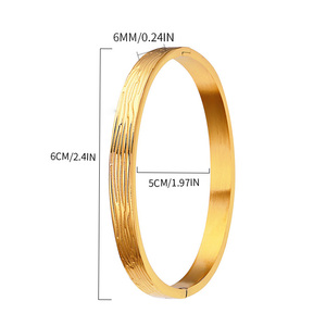 Nhà Máy Giá Chất Lượng Cao Phụ Nữ Thiết Kế Đơn Giản Thép Không Gỉ Mạ Vàng Tùy Chỉnh Khắc Bangles - Product Image 2