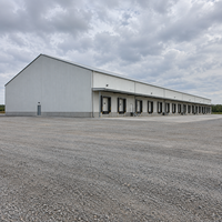 Entrepôt à structure en acier préfabriquée, charpente en acier laminé à chaud, atelier métallique, stockage logistique, bâtiment durable