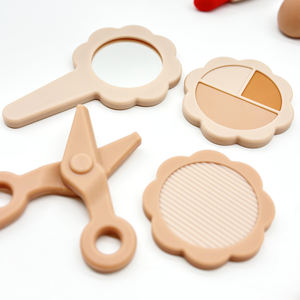 12 pièces Kit de maquillage et de salon en silicone Offre Spéciale avec fard à lèvres <span class=keywords><strong>pour</strong></span> fille jouets de simulation avec sac de rangement en tissu <span class=keywords><strong>pour</strong></span> tout-petit - Product Image 4