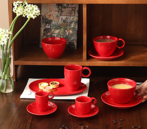 Juego de Taza y Platillo de Porcelana Roja Clásica, Ecológico, Apto para Lavavajillas, Taza de Café Espresso Italiana, Función Latte Art, Personalizable - Product Image 1