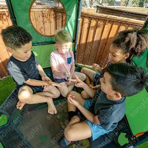 Structure de jeu d'extérieur portable pour enfants avec toboggan, balançoire, trampoline et aire de <span class=keywords><strong>jeux</strong></span> couverte en ABS/PP - Product Image 3