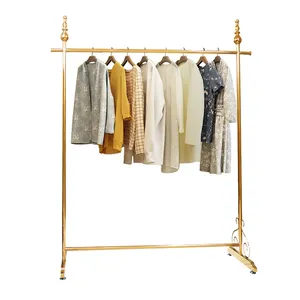 Unico Europeo di Abbigliamento Noble Display Rack con il Colore Oro Rosa