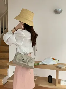 Pilili yay 2024 yeni desgin şık yumuşak pu deri flap messenger koltukaltı omuz Crossbody çanta