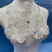 Patchs à coudre en résine métallique brodés avec un motif de fleurs 3D, pour sacs, chapeaux, vêtements et accessoires - Tissu en feutre, paillettes