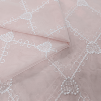 Tulle brodé floral en forme de coeur 3D perles d'argent de luxe matériel de mariée pour les textiles de maison élégants en sergé jacquard tricoté