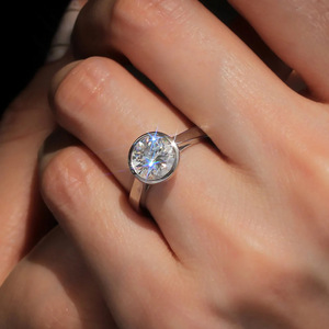 Anello con Design Geometrico Rotondo Stile Fascia Completa per Donne - Product Image 2