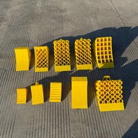 Cales de roue en plastique PP jaune en gros, antidérapantes, équipement de sécurité pour le stationnement, épaisseur 2 mm, fixation robuste