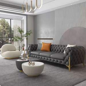 Chine Fabricants Lumière De Luxe Premium Américain Famille Salon Propre <span class=keywords><strong>Canapé</strong></span> Trois Places <span class=keywords><strong>Beige</strong></span> Tissus Chesterfield <span class=keywords><strong>Canapé</strong></span> - Product Image 2