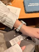 Bracelet de luxe en cuir avec chaîne de poignet et diamants scintillants pour Apple Watch (38, 40, 41, 42, 44, 45, 49 mm)