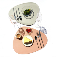 Napperon de table Irrégularité en cuir PU Ensembles de tapis de table Napperon de table imperméable avec sous-verre